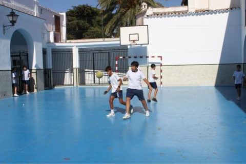 Pista de fútbol y baloncesto